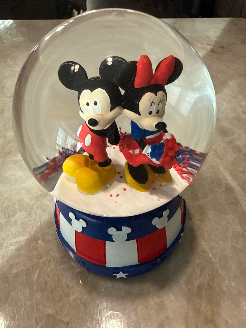 Patriotic Mickey & Minnie Mouse snow globe